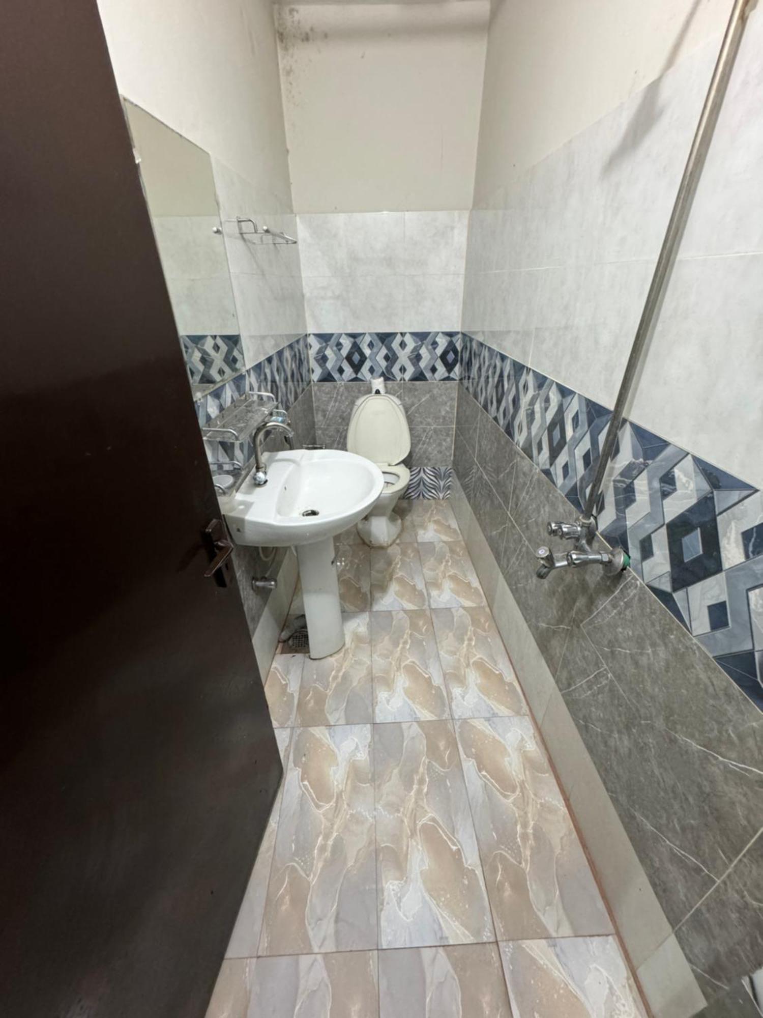 Decent Lodge Guest House Islamabad Zewnętrze zdjęcie